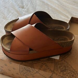 Free people sidelines flatform honey